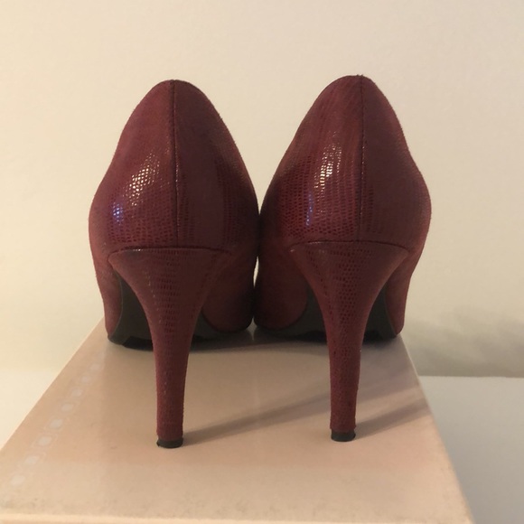 Bandolino Dark Red Heels - Picture 5 of 8